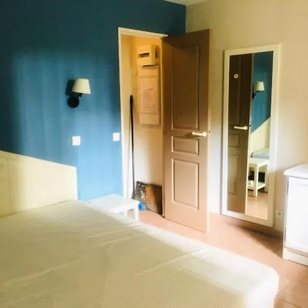 Résidence Rivages - Coquet De Type 2 En Rez De Jardin à Six Fours Les Plages Mae-9654